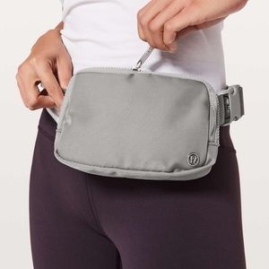 Lululemon Everywhere belt bag 1L dark chrome/ grey